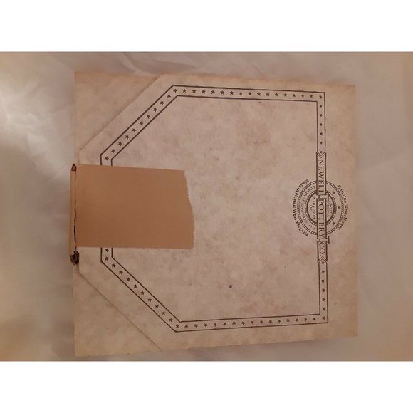 NEWELL POTTERY CO-NORMAN ROCKWELL WALKING THROUGH MERRIE ENGLANDE PLATE - Picture 4 of 4